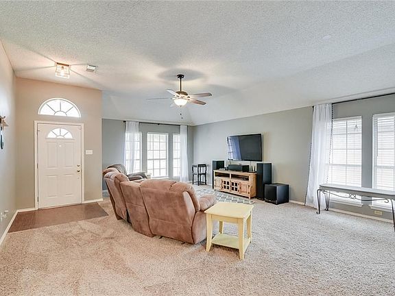 4th image of 1423 Highland Dr