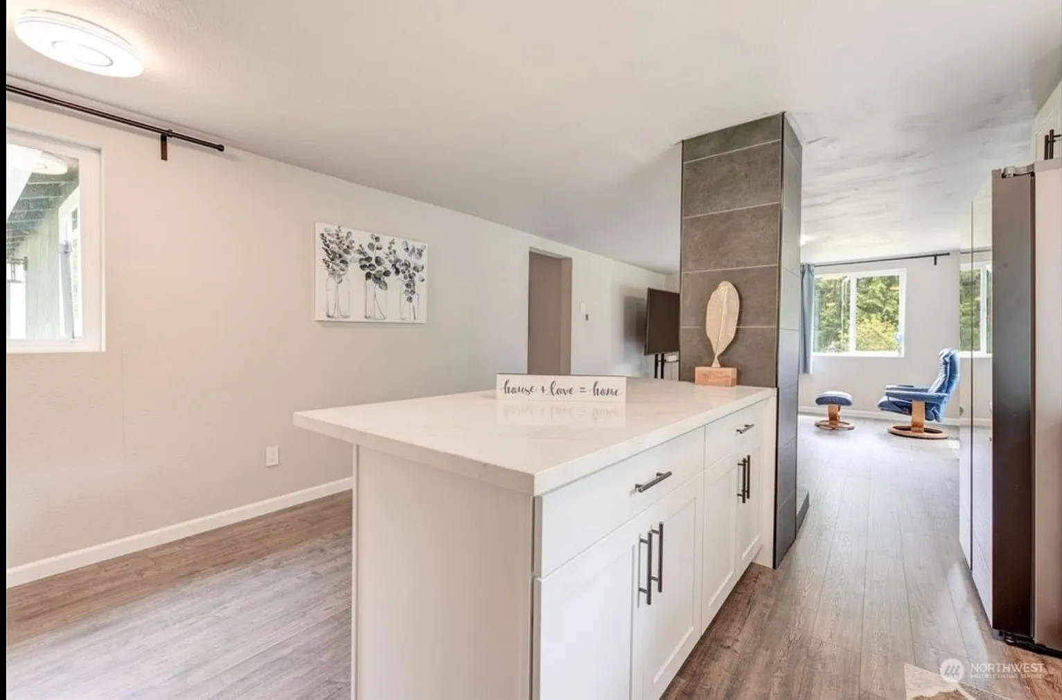 3 bed, 1392 sqft, $2,800 — Photo 3