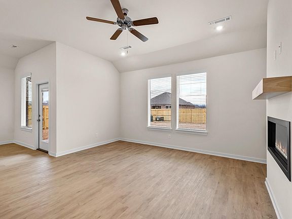 5th image of 391 W Branta St