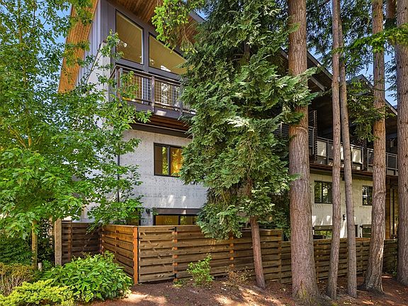 4th image of 203 Madrona Way NE #1F
