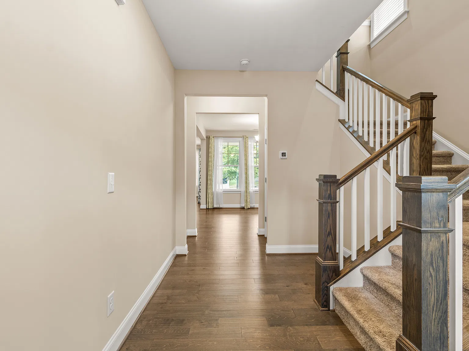 4 bed, 2.5 bath, 2494 sqft, $2,595 — Photo 2