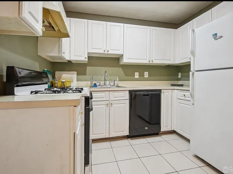 245 Prestwick Way — Photo 5