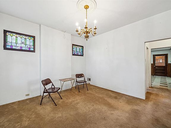 4th image of 632 Waller Ave