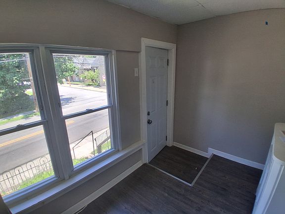 4th image of 538 Clifton Ave