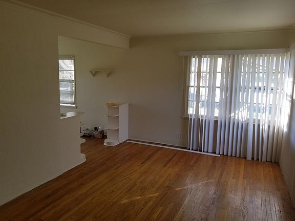 4th image of 3229 Lewis Ave