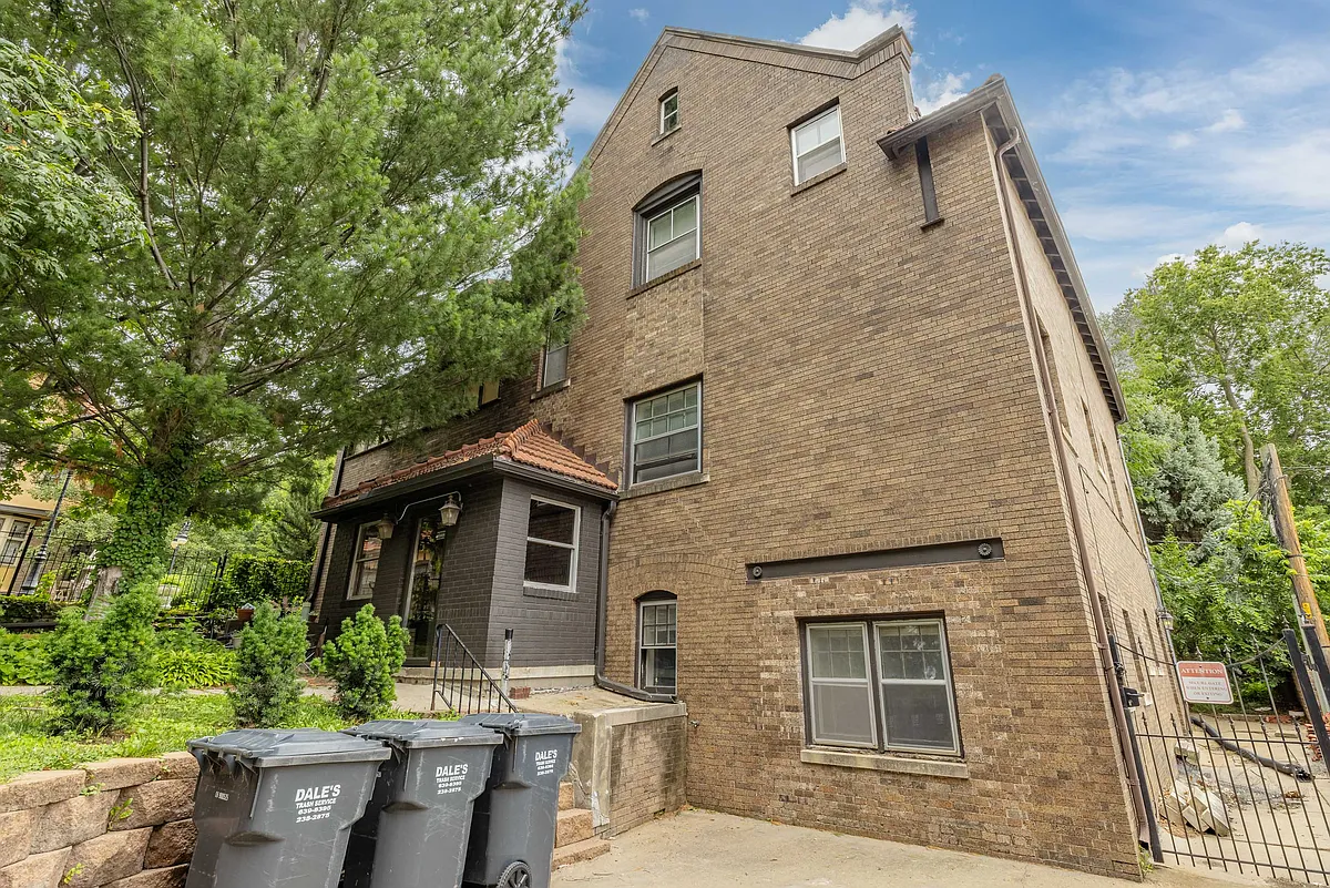Building Photo - 3815 Dewey Ave