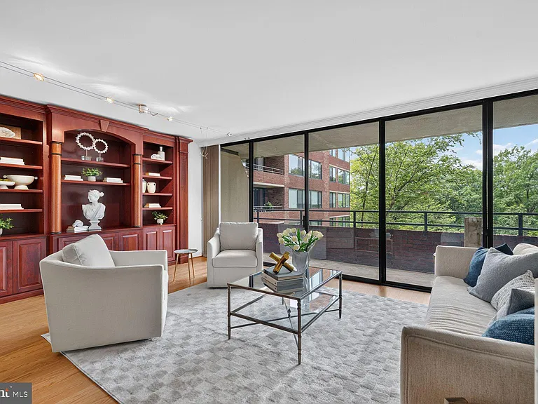 2555 Pennsylvania Ave NW #409 — Photo 4