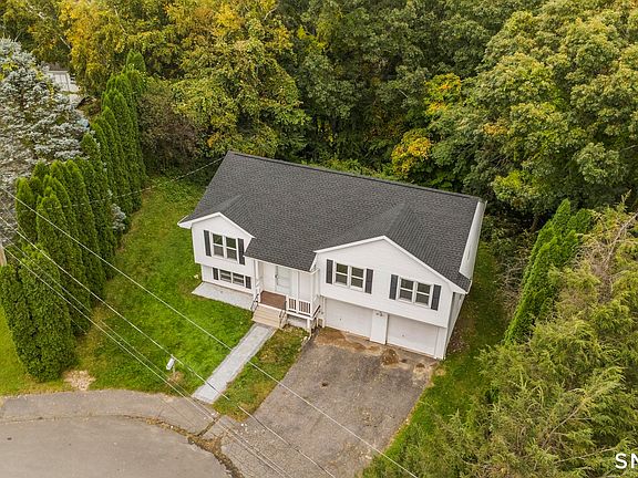 2nd image of 63 Oakcrest Circle