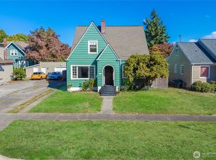 121 6th Ave NW, Puyallup, WA