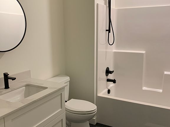 2nd bathroom with tub/shower