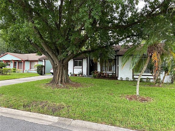 3rd image of 4809 Gardenbrook Ln