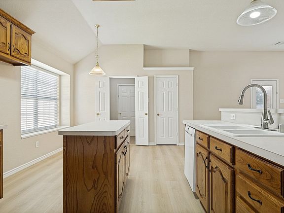 4th image of 1411 Kingsley Dr