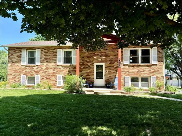 1239 E Crestview Dr, Maryville, MO 64468
