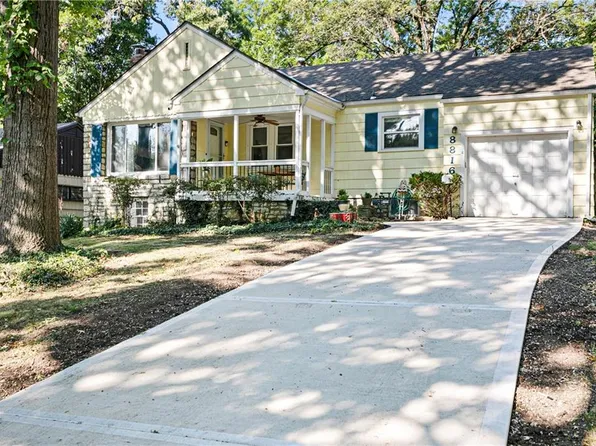 8816 Sioux Trl, Kansas City, MO 64114