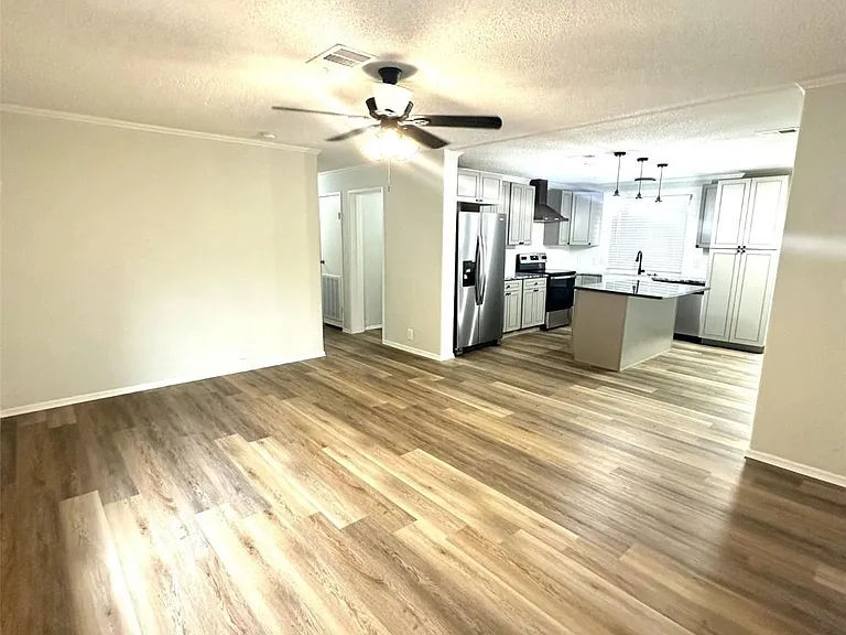 11930 Greenglen Dr — Photo 2