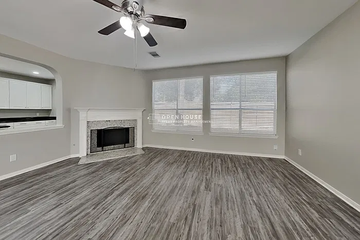 4 bed, 2.5 bath, 2708 sqft, $2,540 — Photo 4