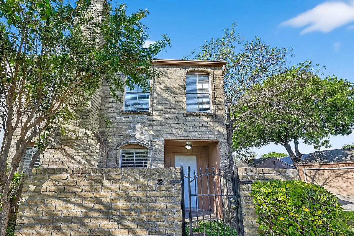Building Photo - 8646 Maplecrest Dr