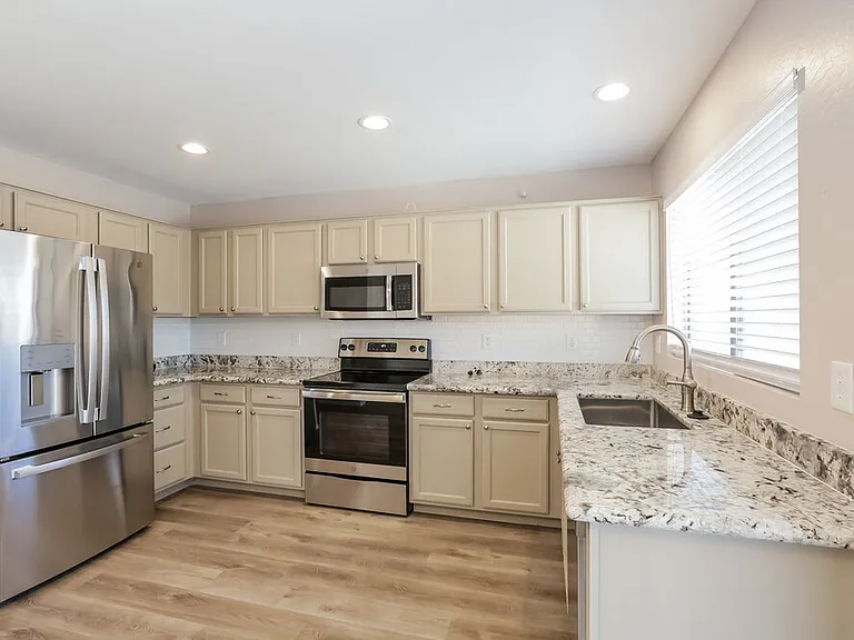7302 S 253rd Ave — Photo 8