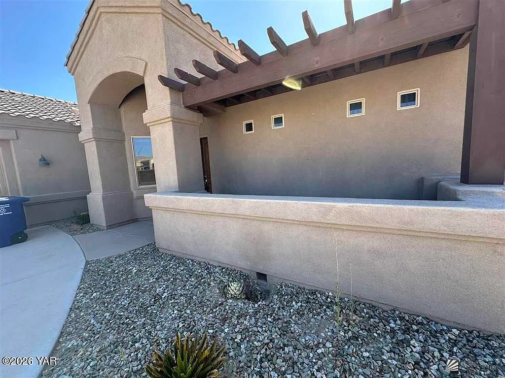 3 bed, 2.5 bath, 1964 sqft, $2,200 — Photo 3