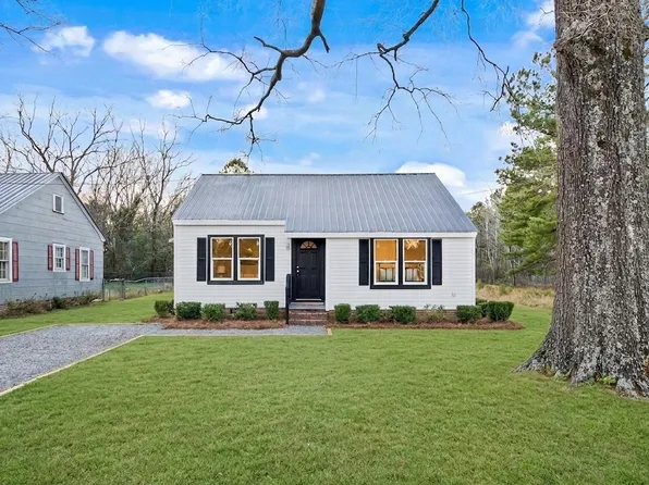 1304 S 14th St, Lillington, NC 27546