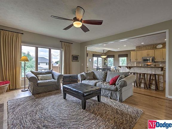 3rd image of 1111 Macarthur Dr