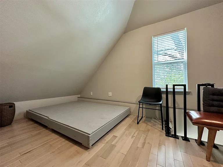 914 E 39th St #2 — Photo 21