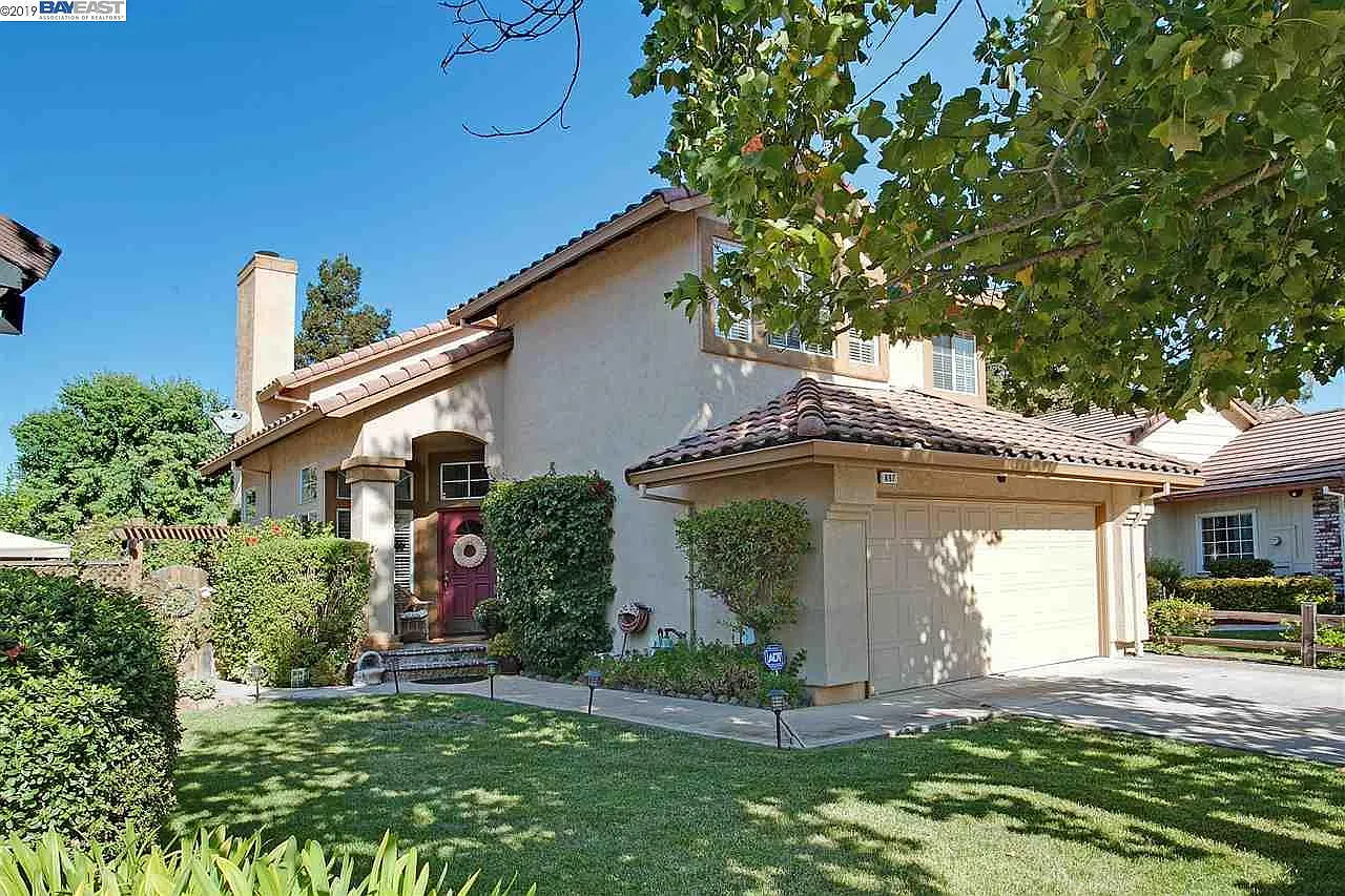 3 bed, 2.5 bath, 1723 sqft, $4,590 — Photo 1