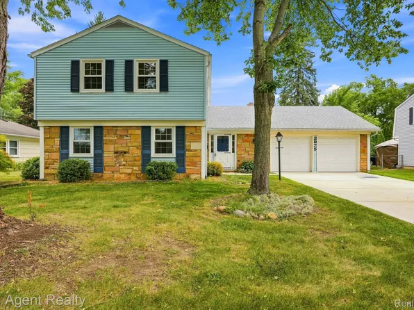 2975 Hill Dr, Troy, MI 48085