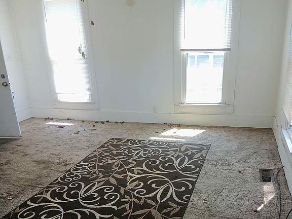 5th image of 844 Backus St