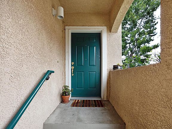 3rd image of 1221 Jamaica Ln