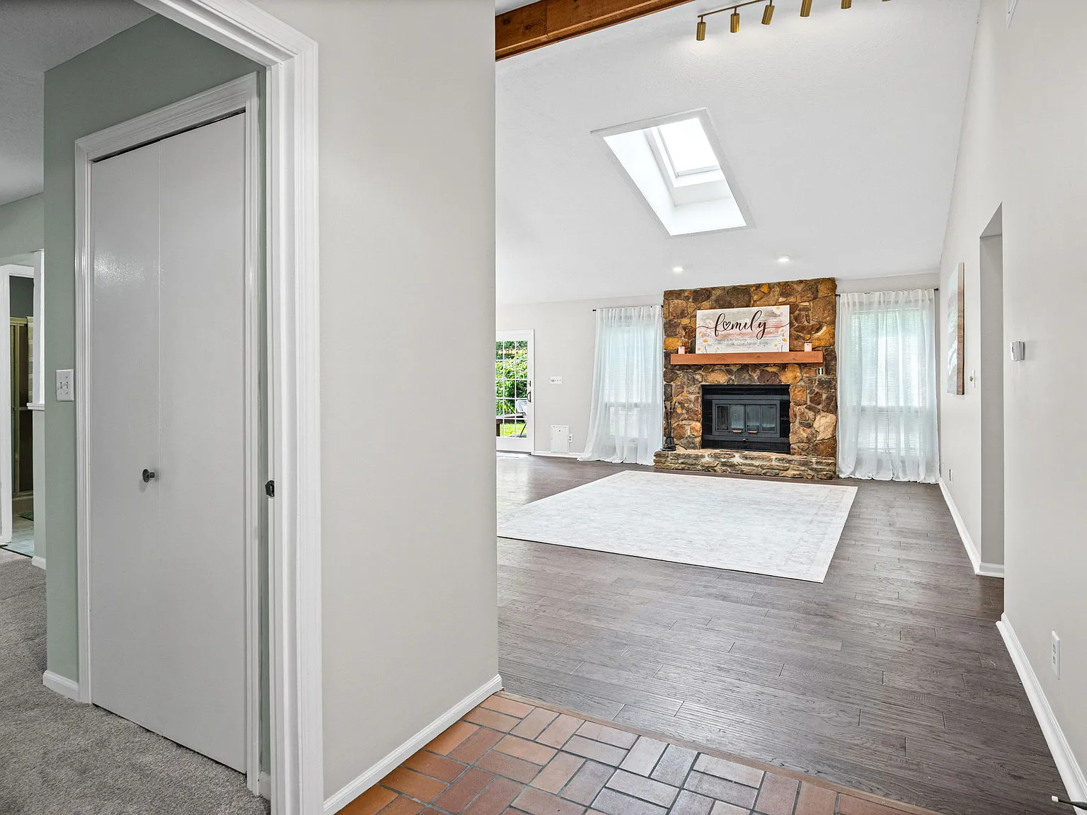 3 bed, 1630 sqft, $2,595 — Photo 4