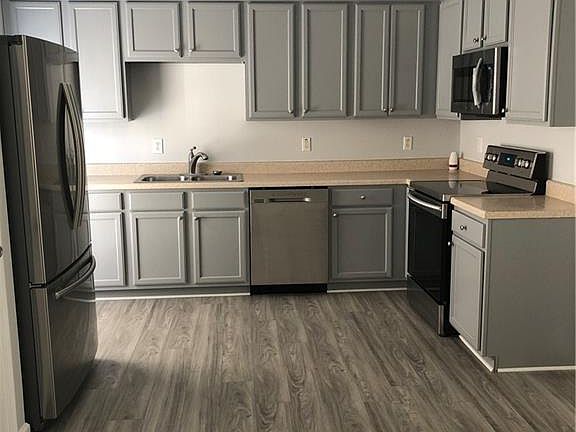 2nd image of 4526 Parkview Sq