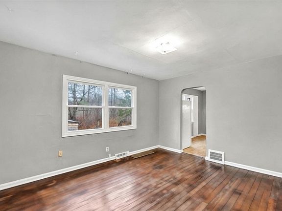 5th image of 6226 W Maple Ave