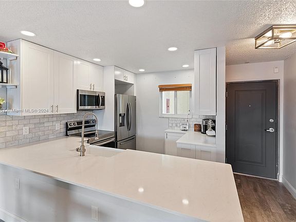 3rd image of 7860 Camino Real #L411