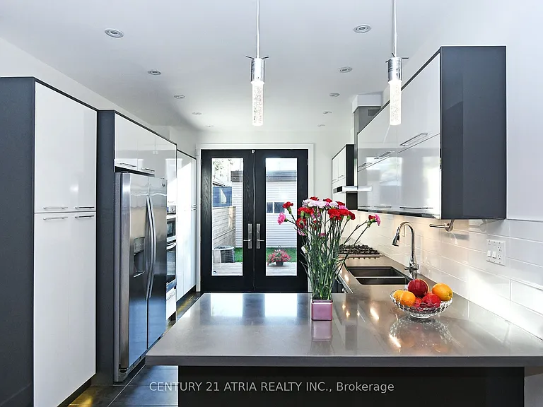 10 Palmerston Ave — Photo 9