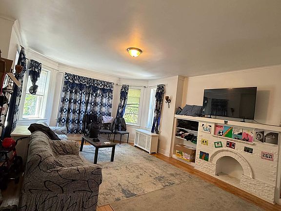 3rd image of 6443 N Leavitt St APT 3