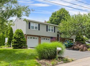 14 Apple Hill Dr, Milford, CT 06461