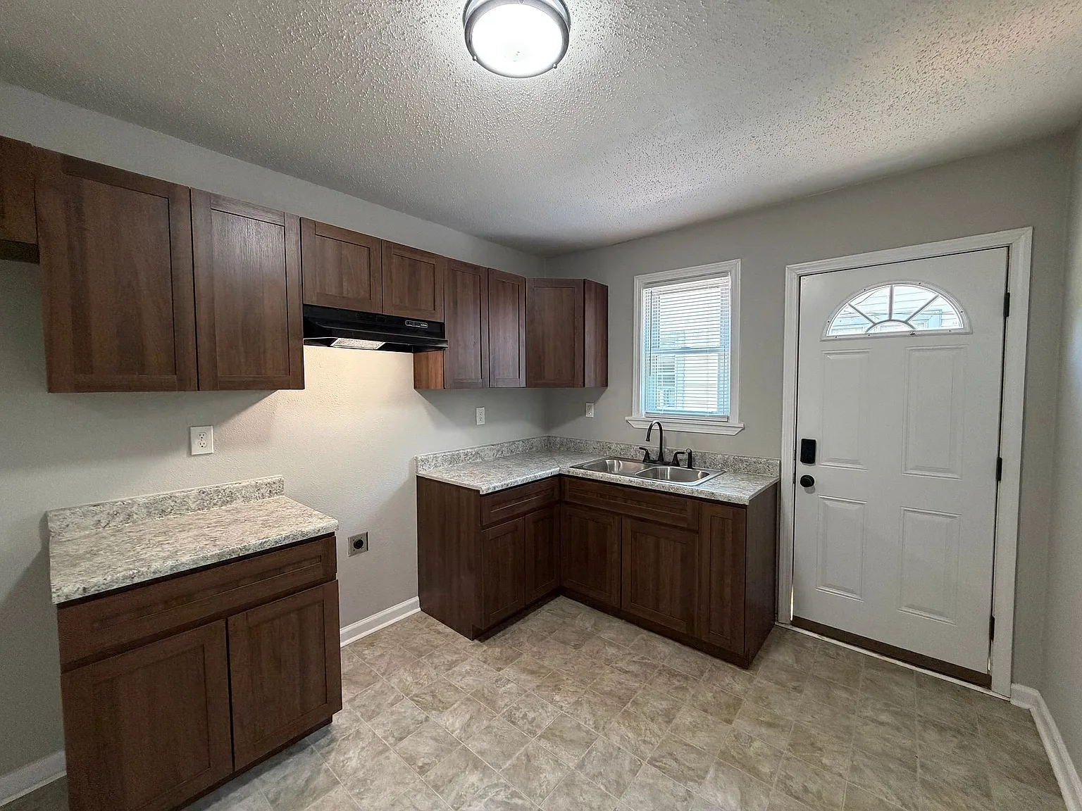 2711 Park Ave — Photo 4