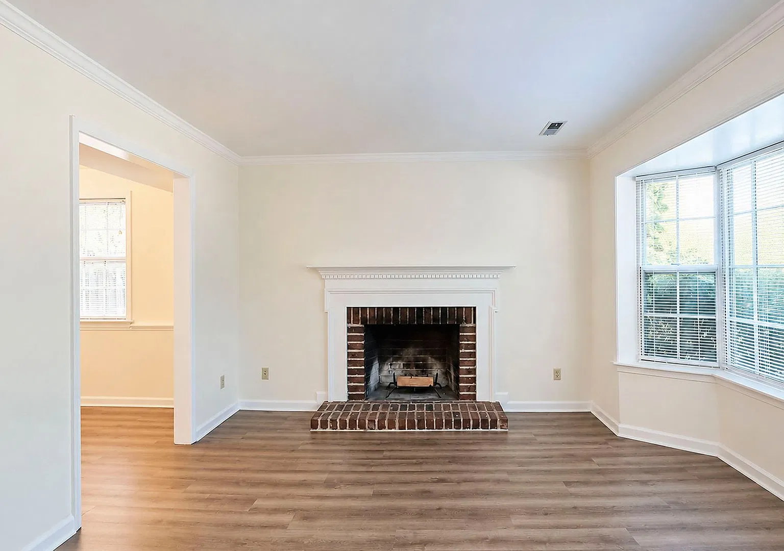 Move-In Ready Duplex with New Flooring & Appliances! — Photo 2