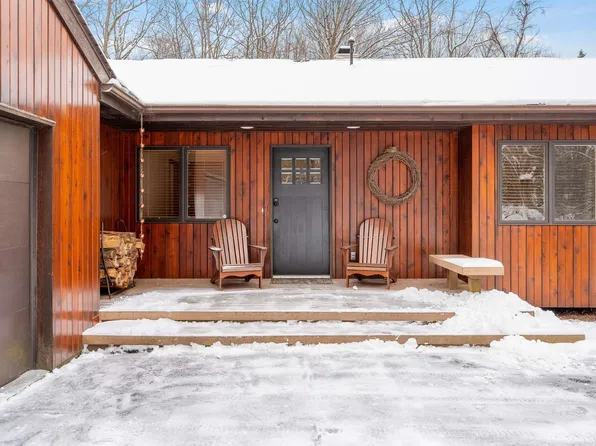 1105 Deerfield Dr, Blacksburg, VA 24060