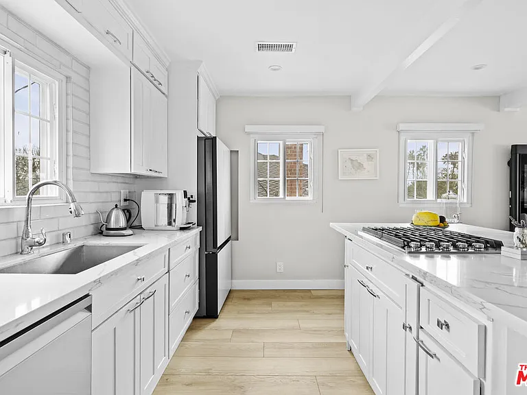 7520 Earldom Ave — Photo 5