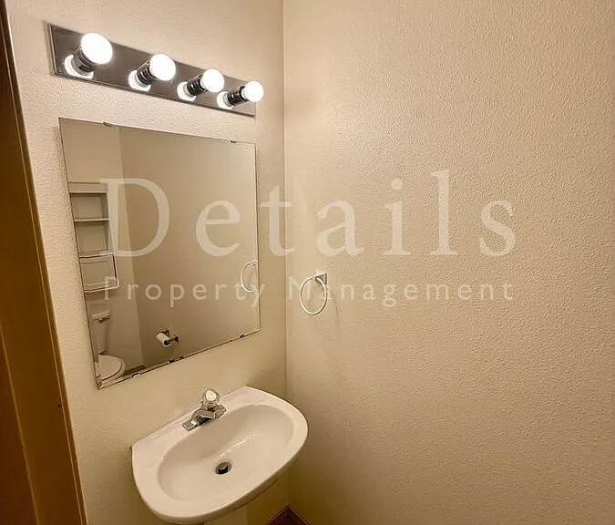 5212 W Francis St — Photo 12