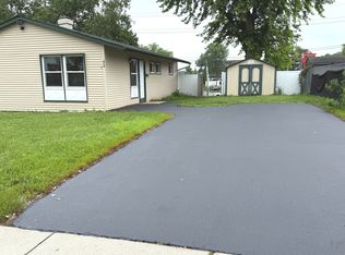 213 Butte Ln, Carpentersville, IL 60110
