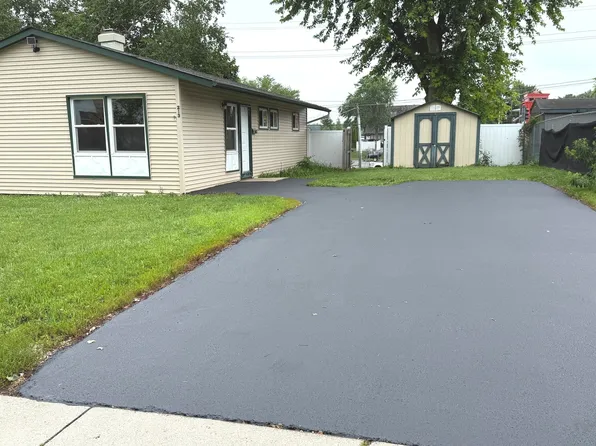 213 Butte Ln, Carpentersville, IL 60110