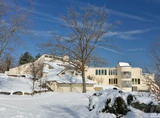 4 Shepherds Ln, Sands Point, NY 11050