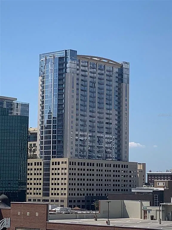 1 bed, 1.0 bath, 730 sqft, $1,800 — Photo 1