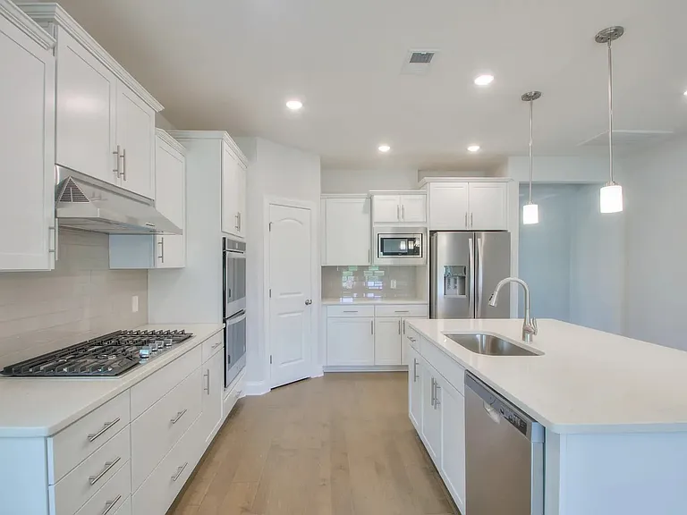 1673 Boardwalk Pl — Photo 5