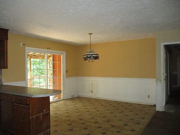 5th image of 453 Parker Rd
