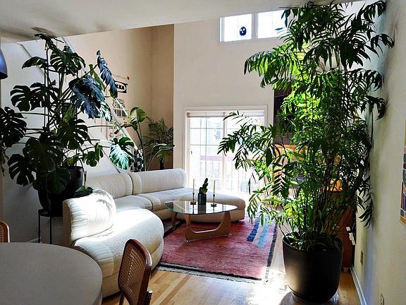 3rd image of 1112 E Lyon STREET #1112