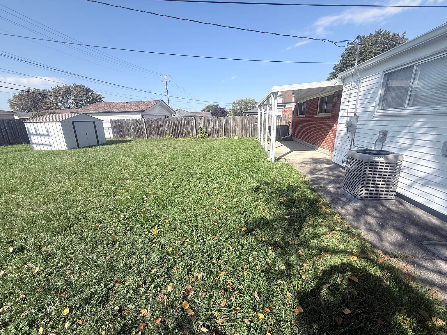 3 bed, 926 sqft, $1,600 — Photo 2